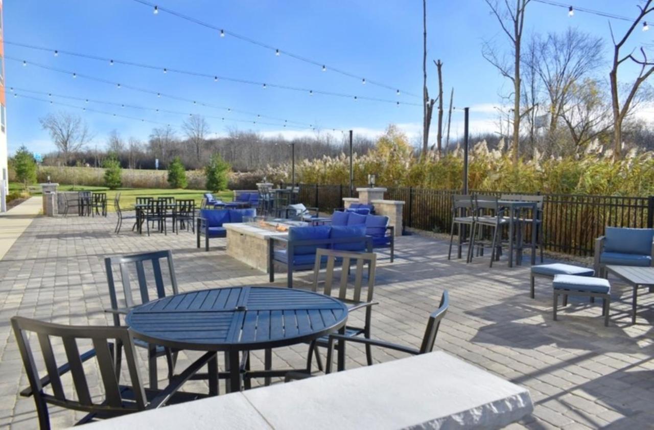 Holiday Inn Express & Suites - Madison By Ihg Exterior photo